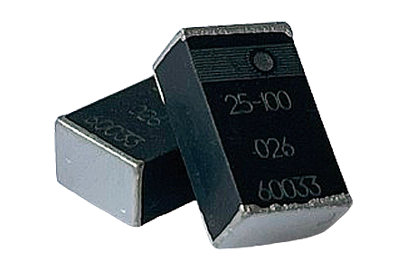 20 V, 100μF 导电高分子固态电容(端电极片式) -ASUD - 鈺邦科技 APAQ20V 100μF ESR 55 导电高分子固态电容(端电极片式) ，适用于Datacenter与HPC电源系统。凭借小型化设计与高可靠性，此电容器非常适合空间受限、长时间运作及对可靠性要求极高的电源电路，是高效能电源解决方案的理想选择。